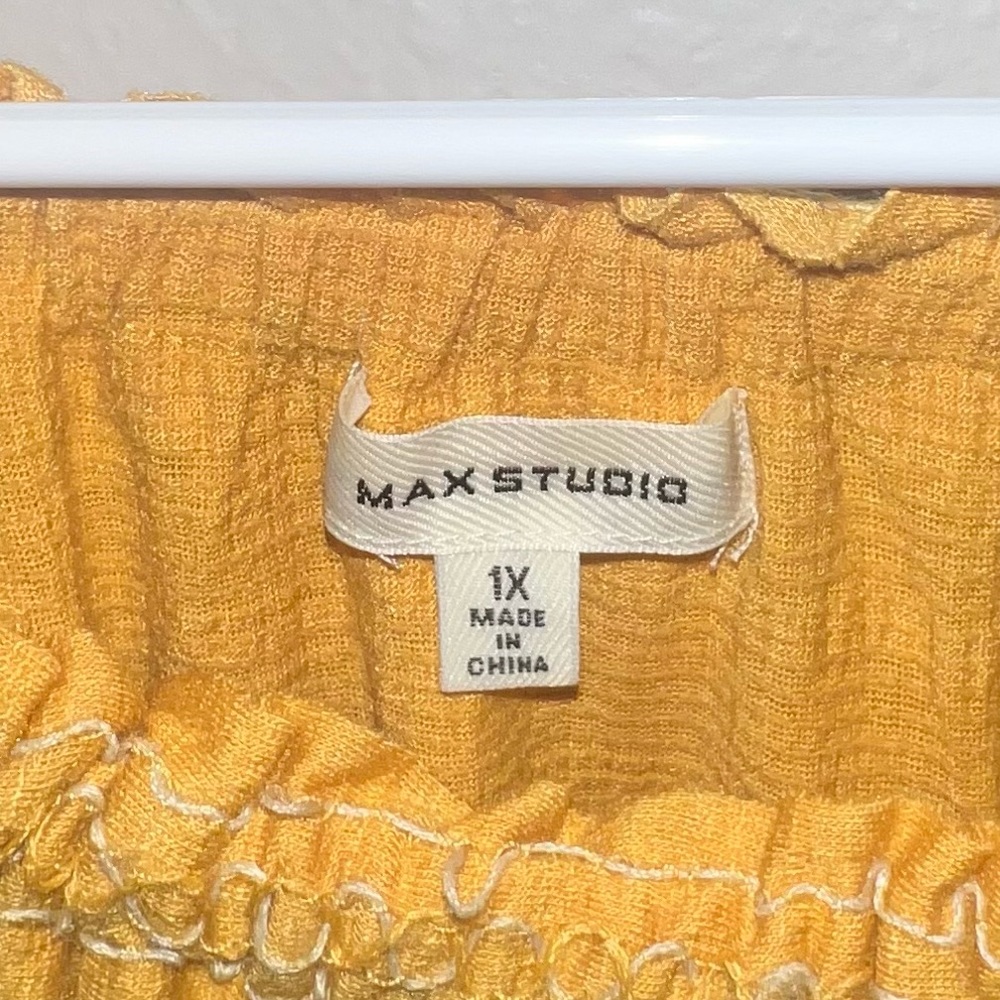 Max Studio XL Top - Picture 3 of 3